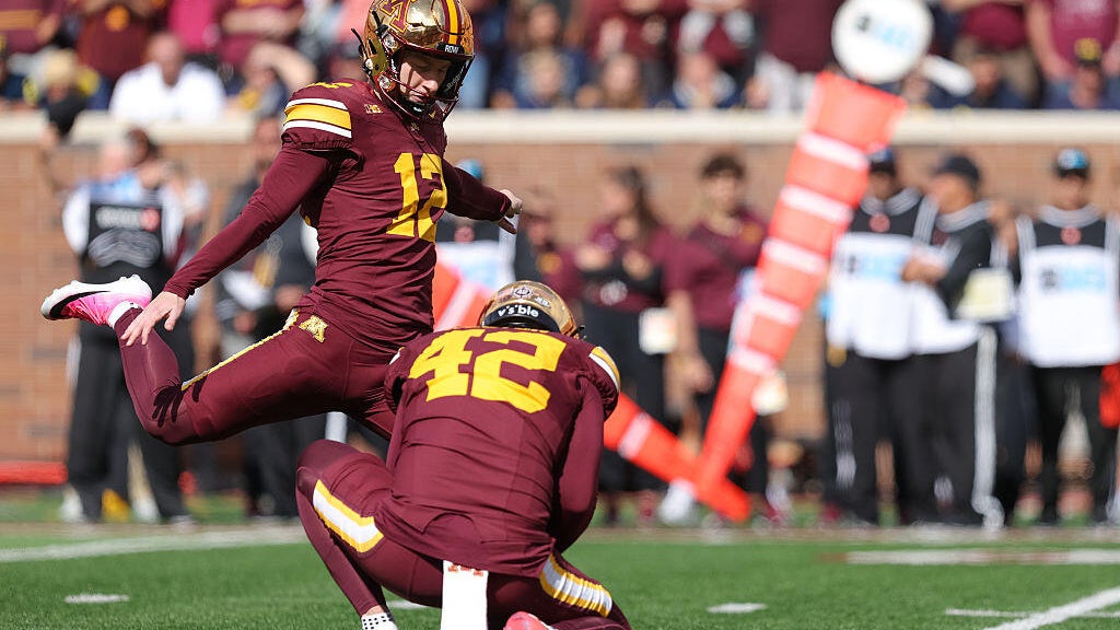Minnesota's late-arriving kicker Luke Drzewiecki quickly makes a strong impression — Brooklyn Park Dining news
